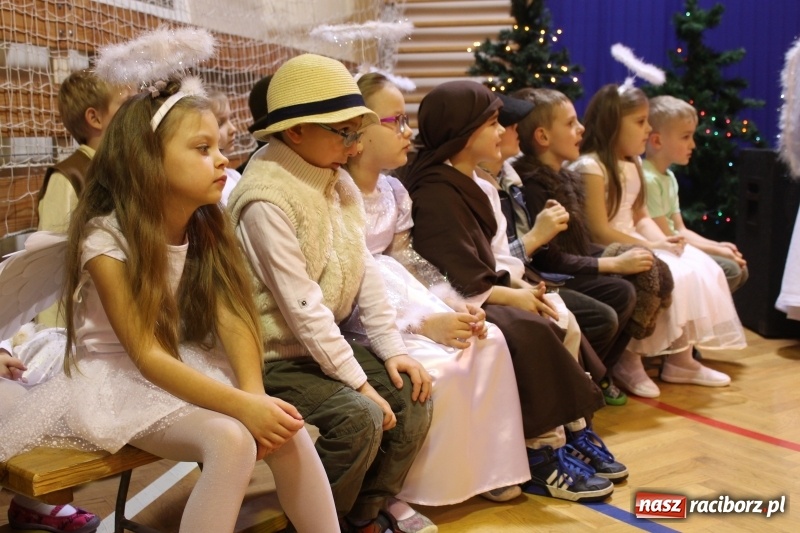 Zdjęcie w galerii na portalu naszraciborz.pl: Wieczór kolęd w ZSP 3 na Płoni wiadomości z regionu