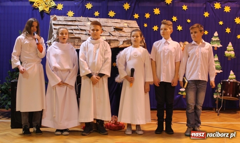 Zdjęcie w galerii na portalu naszraciborz.pl: Wieczór kolęd w ZSP 3 na Płoni wiadomości z regionu