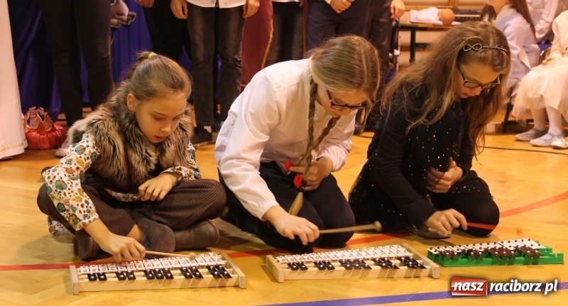 Zdjęcie w galerii na portalu naszraciborz.pl: Wieczór kolęd w ZSP 3 na Płoni wiadomości z regionu