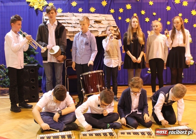 Zdjęcie w galerii na portalu naszraciborz.pl: Wieczór kolęd w ZSP 3 na Płoni wiadomości z regionu