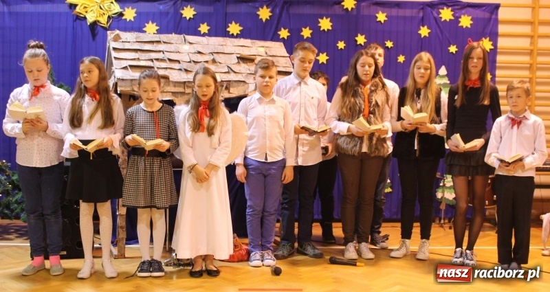 Zdjęcie w galerii na portalu naszraciborz.pl: Wieczór kolęd w ZSP 3 na Płoni wiadomości z regionu