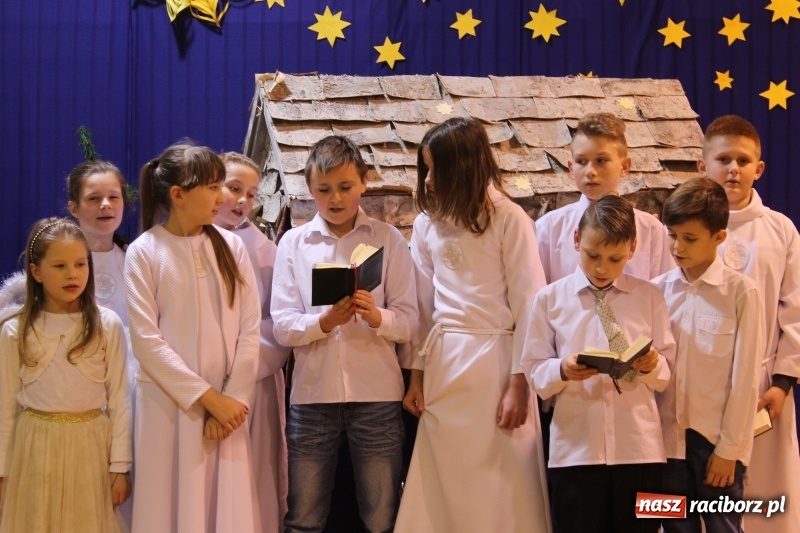 Zdjęcie w galerii na portalu naszraciborz.pl: Wieczór kolęd w ZSP 3 na Płoni wiadomości z regionu