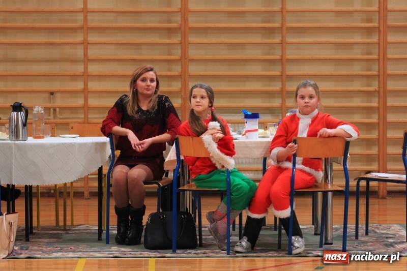 Zdjęcie w galerii na portalu naszraciborz.pl: Kolędy w języku niemieckim zabrzmiały w szkole w Kornowacu wiadomości z regionu