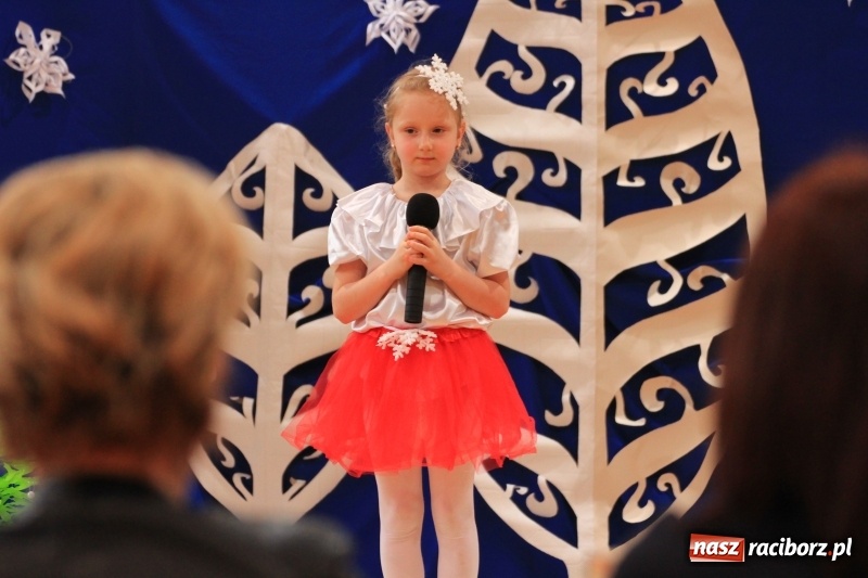 Zdjęcie w galerii na portalu naszraciborz.pl: Kolędy w języku niemieckim zabrzmiały w szkole w Kornowacu wiadomości z regionu