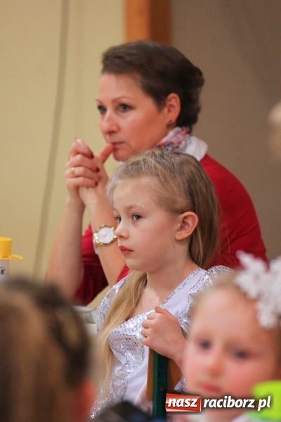 Zdjęcie w galerii na portalu naszraciborz.pl: Kolędy w języku niemieckim zabrzmiały w szkole w Kornowacu wiadomości z regionu