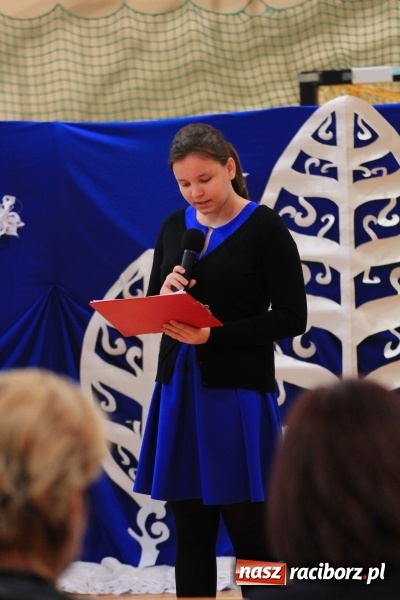 Zdjęcie w galerii na portalu naszraciborz.pl: Kolędy w języku niemieckim zabrzmiały w szkole w Kornowacu wiadomości z regionu