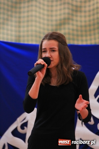 Zdjęcie w galerii na portalu naszraciborz.pl: Kolędy w języku niemieckim zabrzmiały w szkole w Kornowacu wiadomości z regionu