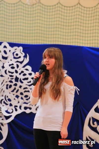 Zdjęcie w galerii na portalu naszraciborz.pl: Kolędy w języku niemieckim zabrzmiały w szkole w Kornowacu wiadomości z regionu