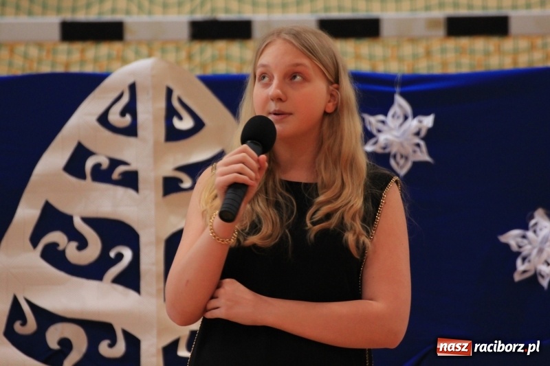 Zdjęcie w galerii na portalu naszraciborz.pl: Kolędy w języku niemieckim zabrzmiały w szkole w Kornowacu wiadomości z regionu