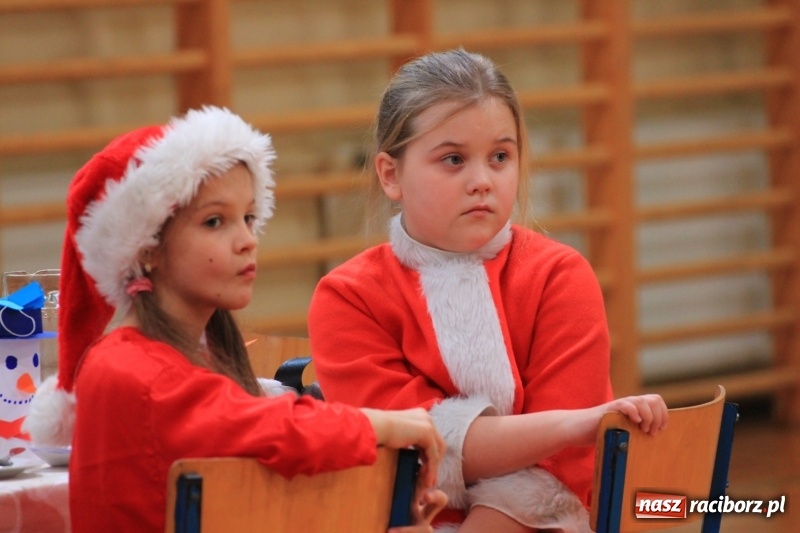 Zdjęcie w galerii na portalu naszraciborz.pl: Kolędy w języku niemieckim zabrzmiały w szkole w Kornowacu wiadomości z regionu