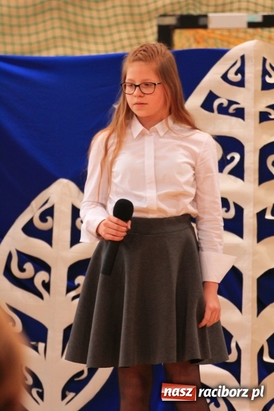 Zdjęcie w galerii na portalu naszraciborz.pl: Kolędy w języku niemieckim zabrzmiały w szkole w Kornowacu wiadomości z regionu