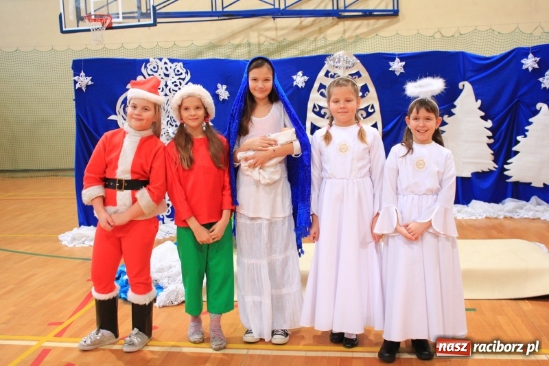 Zdjęcie w galerii na portalu naszraciborz.pl: Kolędy w języku niemieckim zabrzmiały w szkole w Kornowacu wiadomości z regionu