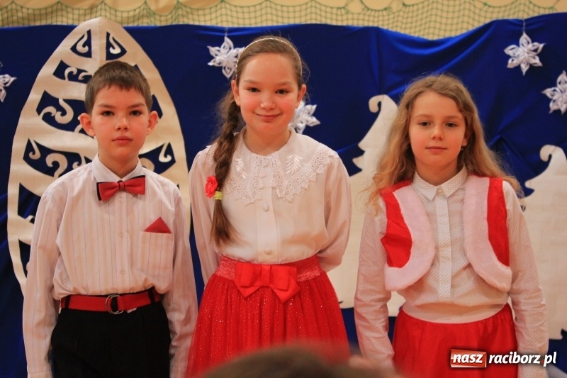 Zdjęcie w galerii na portalu naszraciborz.pl: Kolędy w języku niemieckim zabrzmiały w szkole w Kornowacu wiadomości z regionu