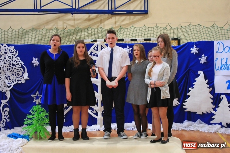 Zdjęcie w galerii na portalu naszraciborz.pl: Kolędy w języku niemieckim zabrzmiały w szkole w Kornowacu wiadomości z regionu