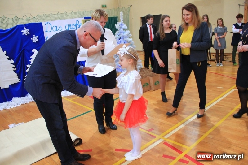 Zdjęcie w galerii na portalu naszraciborz.pl: Kolędy w języku niemieckim zabrzmiały w szkole w Kornowacu wiadomości z regionu