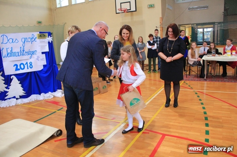 Zdjęcie w galerii na portalu naszraciborz.pl: Kolędy w języku niemieckim zabrzmiały w szkole w Kornowacu wiadomości z regionu