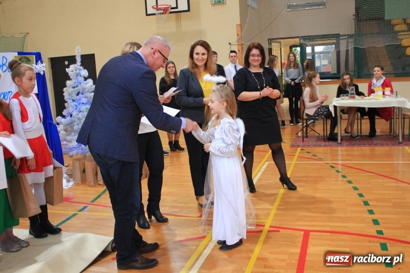 Zdjęcie w galerii na portalu naszraciborz.pl: Kolędy w języku niemieckim zabrzmiały w szkole w Kornowacu wiadomości z regionu