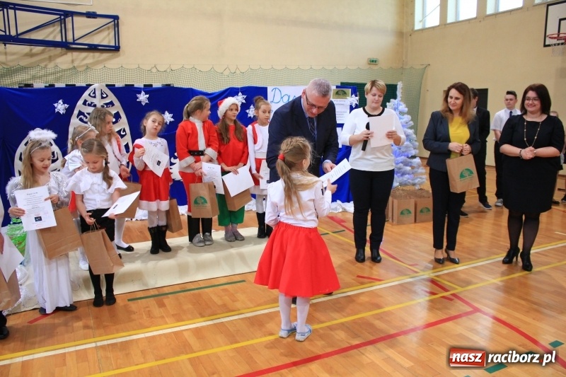 Zdjęcie w galerii na portalu naszraciborz.pl: Kolędy w języku niemieckim zabrzmiały w szkole w Kornowacu wiadomości z regionu