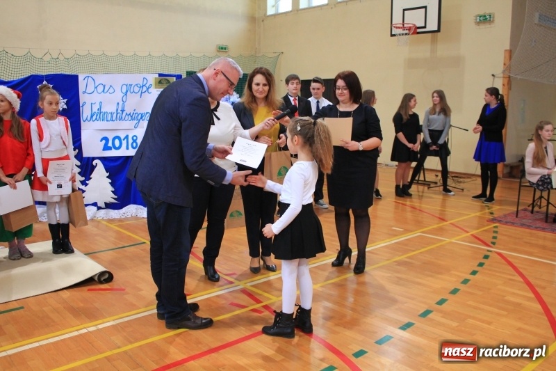 Zdjęcie w galerii na portalu naszraciborz.pl: Kolędy w języku niemieckim zabrzmiały w szkole w Kornowacu wiadomości z regionu