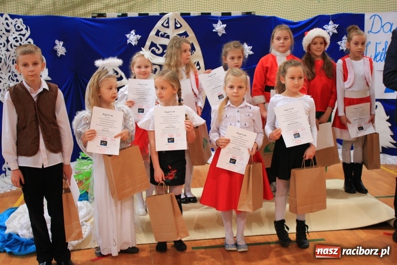 Zdjęcie w galerii na portalu naszraciborz.pl: Kolędy w języku niemieckim zabrzmiały w szkole w Kornowacu wiadomości z regionu