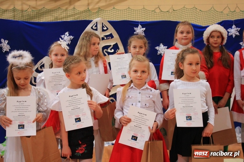 Zdjęcie w galerii na portalu naszraciborz.pl: Kolędy w języku niemieckim zabrzmiały w szkole w Kornowacu wiadomości z regionu