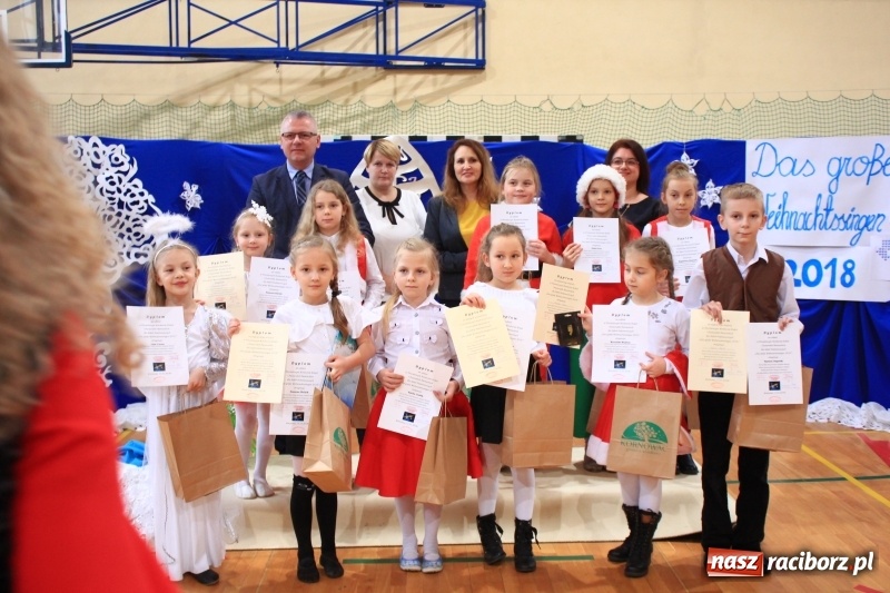 Zdjęcie w galerii na portalu naszraciborz.pl: Kolędy w języku niemieckim zabrzmiały w szkole w Kornowacu wiadomości z regionu