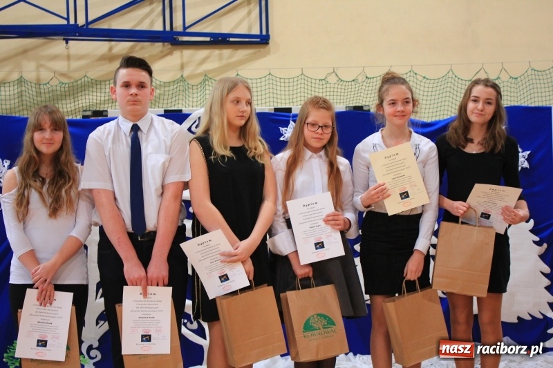 Zdjęcie w galerii na portalu naszraciborz.pl: Kolędy w języku niemieckim zabrzmiały w szkole w Kornowacu wiadomości z regionu