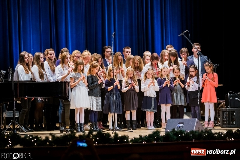 Zdjęcie w galerii na portalu naszraciborz.pl: Koncert kolęd i pastorałek uczniów I LO i SP 4 wiadomości z regionu