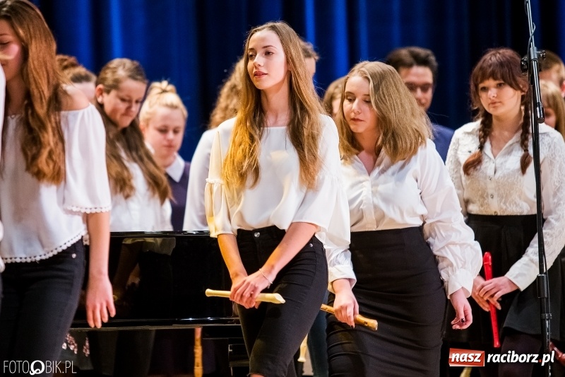 Zdjęcie w galerii na portalu naszraciborz.pl: Koncert kolęd i pastorałek uczniów I LO i SP 4 wiadomości z regionu