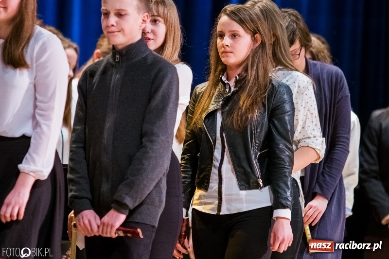 Zdjęcie w galerii na portalu naszraciborz.pl: Koncert kolęd i pastorałek uczniów I LO i SP 4 wiadomości z regionu