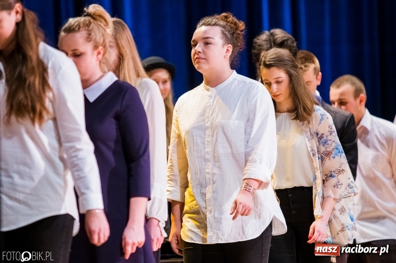 Zdjęcie w galerii na portalu naszraciborz.pl: Koncert kolęd i pastorałek uczniów I LO i SP 4 wiadomości z regionu