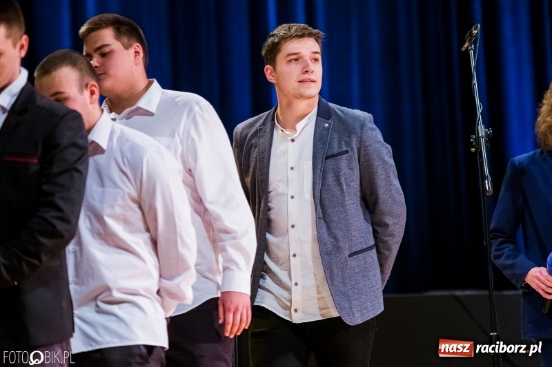 Zdjęcie w galerii na portalu naszraciborz.pl: Koncert kolęd i pastorałek uczniów I LO i SP 4 wiadomości z regionu