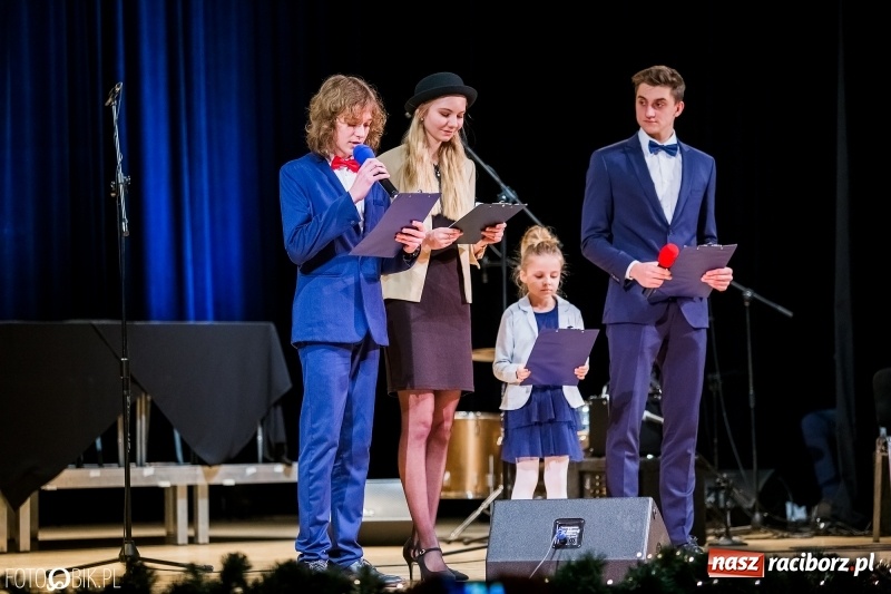 Zdjęcie w galerii na portalu naszraciborz.pl: Koncert kolęd i pastorałek uczniów I LO i SP 4 wiadomości z regionu
