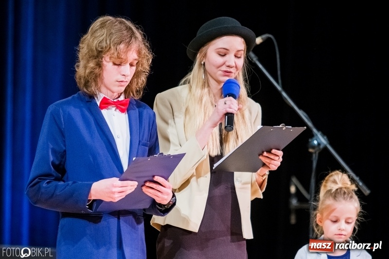 Zdjęcie w galerii na portalu naszraciborz.pl: Koncert kolęd i pastorałek uczniów I LO i SP 4 wiadomości z regionu