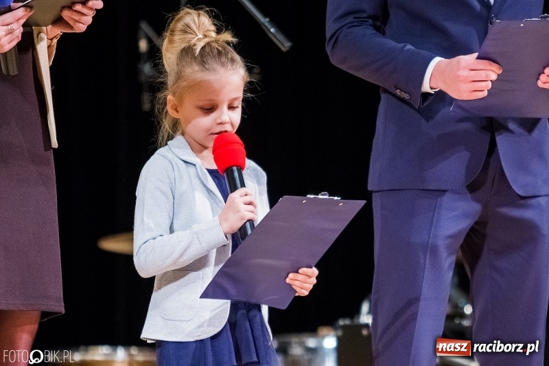 Zdjęcie w galerii na portalu naszraciborz.pl: Koncert kolęd i pastorałek uczniów I LO i SP 4 wiadomości z regionu