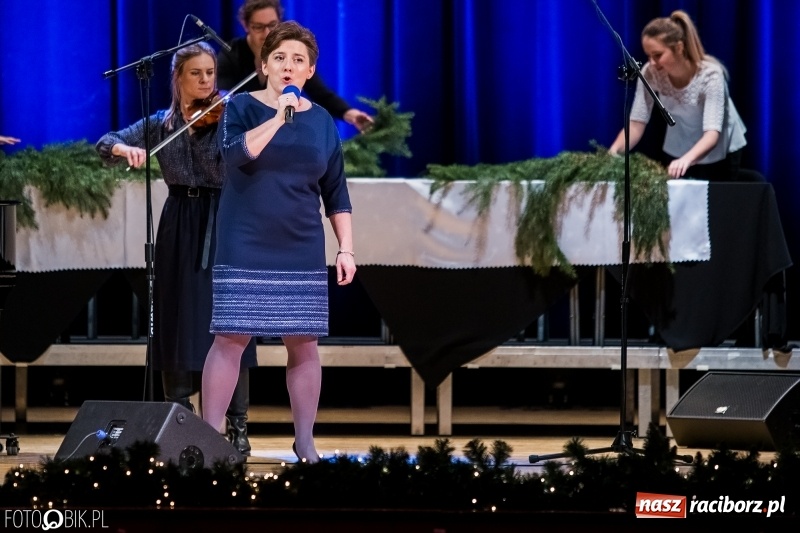 Zdjęcie w galerii na portalu naszraciborz.pl: Koncert kolęd i pastorałek uczniów I LO i SP 4 wiadomości z regionu