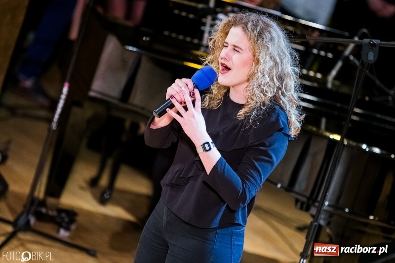 Zdjęcie w galerii na portalu naszraciborz.pl: Koncert kolęd i pastorałek uczniów I LO i SP 4 wiadomości z regionu