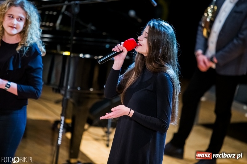 Zdjęcie w galerii na portalu naszraciborz.pl: Koncert kolęd i pastorałek uczniów I LO i SP 4 wiadomości z regionu