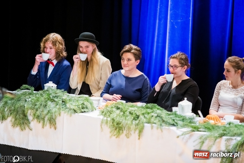 Zdjęcie w galerii na portalu naszraciborz.pl: Koncert kolęd i pastorałek uczniów I LO i SP 4 wiadomości z regionu