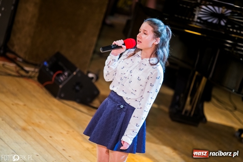 Zdjęcie w galerii na portalu naszraciborz.pl: Koncert kolęd i pastorałek uczniów I LO i SP 4 wiadomości z regionu