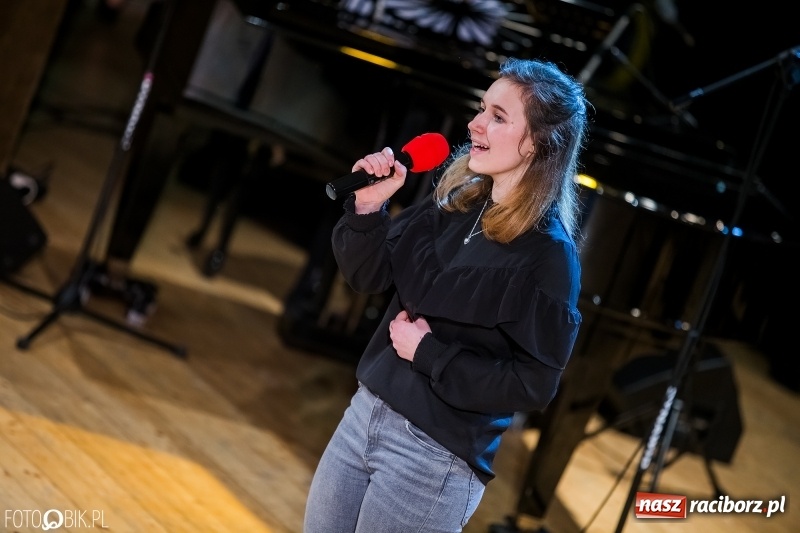 Zdjęcie w galerii na portalu naszraciborz.pl: Koncert kolęd i pastorałek uczniów I LO i SP 4 wiadomości z regionu