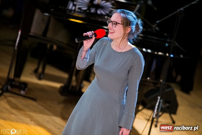 Zdjęcie w galerii na portalu naszraciborz.pl: Koncert kolęd i pastorałek uczniów I LO i SP 4 wiadomości z regionu