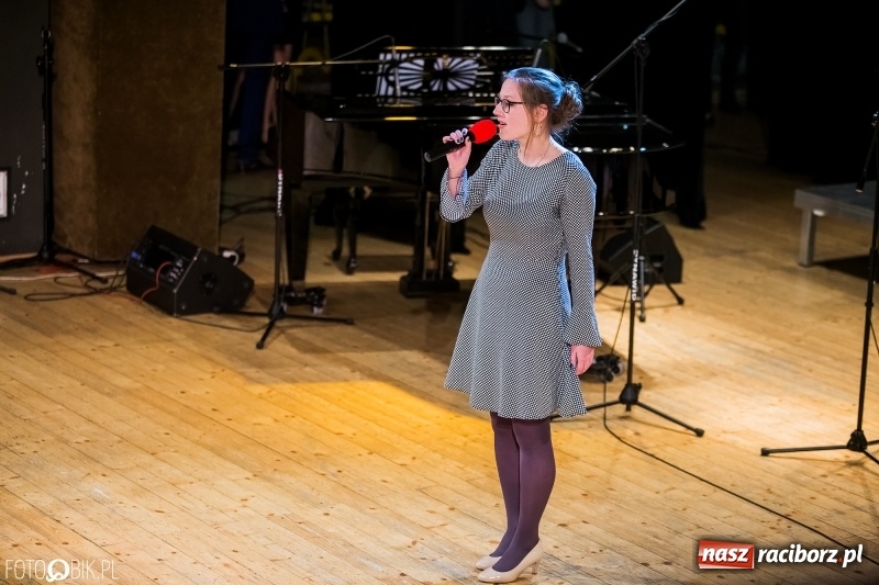 Zdjęcie w galerii na portalu naszraciborz.pl: Koncert kolęd i pastorałek uczniów I LO i SP 4 wiadomości z regionu