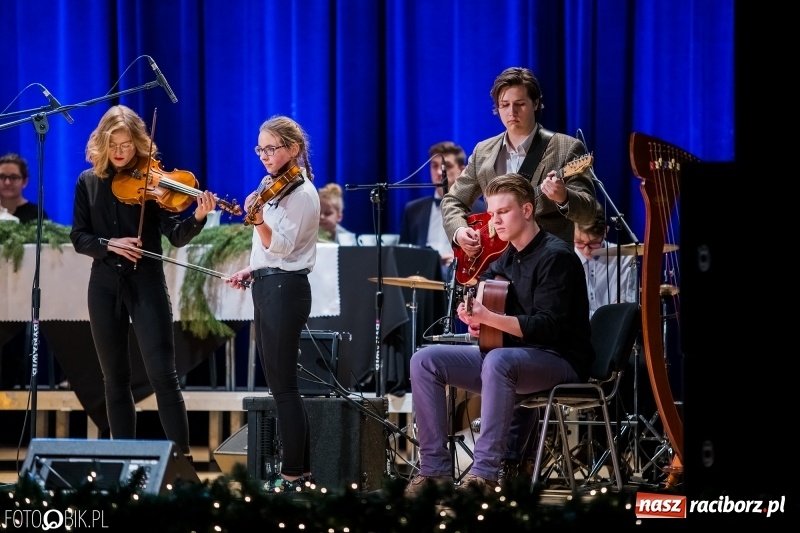 Zdjęcie w galerii na portalu naszraciborz.pl: Koncert kolęd i pastorałek uczniów I LO i SP 4 wiadomości z regionu