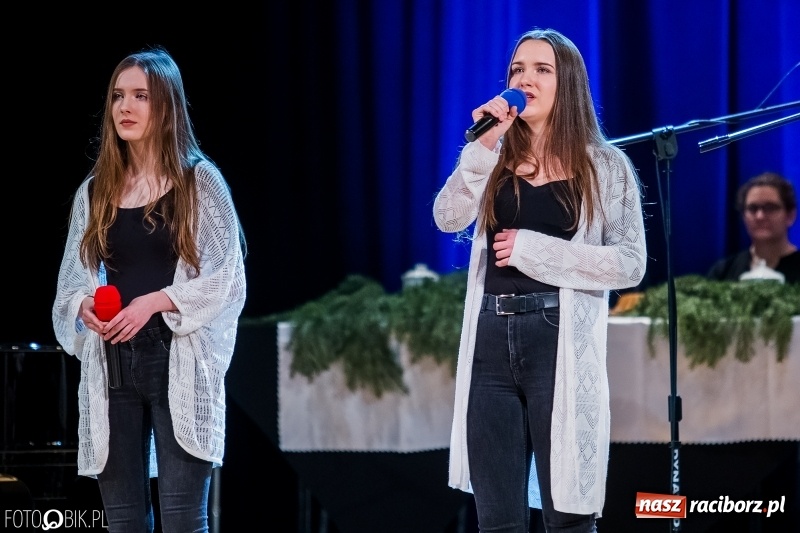 Zdjęcie w galerii na portalu naszraciborz.pl: Koncert kolęd i pastorałek uczniów I LO i SP 4 wiadomości z regionu