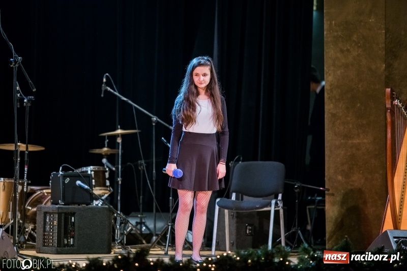 Zdjęcie w galerii na portalu naszraciborz.pl: Koncert kolęd i pastorałek uczniów I LO i SP 4 wiadomości z regionu