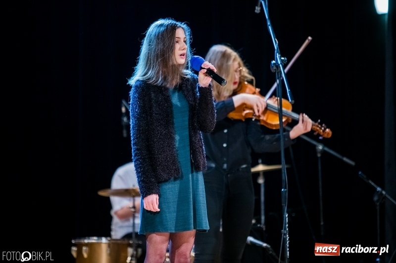 Zdjęcie w galerii na portalu naszraciborz.pl: Koncert kolęd i pastorałek uczniów I LO i SP 4 wiadomości z regionu