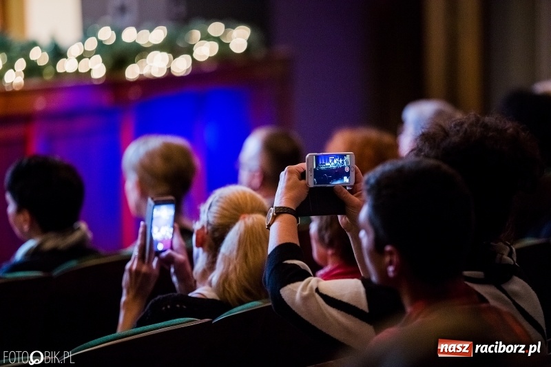 Zdjęcie w galerii na portalu naszraciborz.pl: Koncert kolęd i pastorałek uczniów I LO i SP 4 wiadomości z regionu