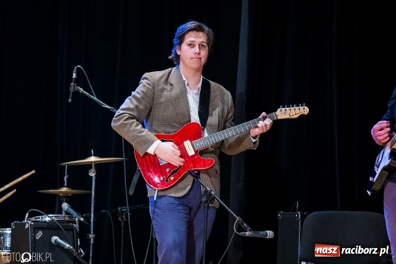 Zdjęcie w galerii na portalu naszraciborz.pl: Koncert kolęd i pastorałek uczniów I LO i SP 4 wiadomości z regionu