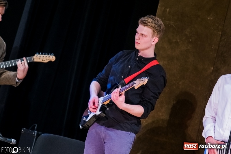 Zdjęcie w galerii na portalu naszraciborz.pl: Koncert kolęd i pastorałek uczniów I LO i SP 4 wiadomości z regionu